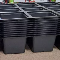 Ültetőtálcák, palántatartók